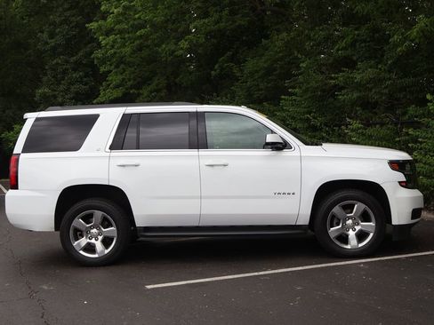 Used 2018 Chevrolet Tahoe LT w/ Luxury Package AWD/4WD image 12