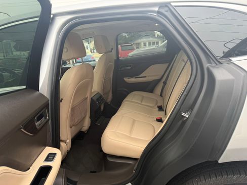 Used 2018 Jaguar F-PACE Prestige image 6