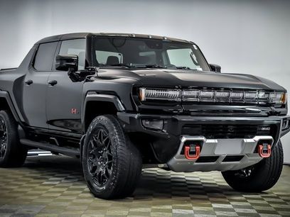 New 2025 GMC Hummer EV 2X w/ LPO, Sport Package