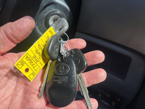 Used 2010 Toyota Tundra 4x4 Double Cab image 37