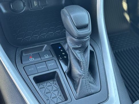 Certified 2022 Toyota RAV4 XLE image 17