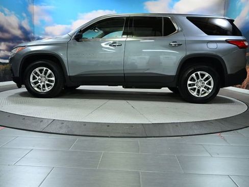 Used 2021 Chevrolet Traverse LS FWD image 4
