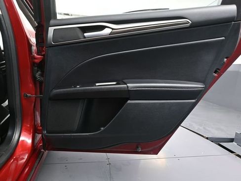 Used 2017 Ford Fusion SE w/ Fusion SE Technology Package image 39