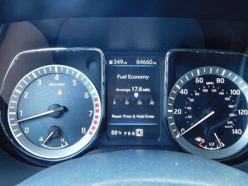 Used 2019 Nissan Titan SV RWD image 11