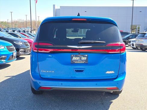 New 2026 Chrysler Pacifica Select image 14