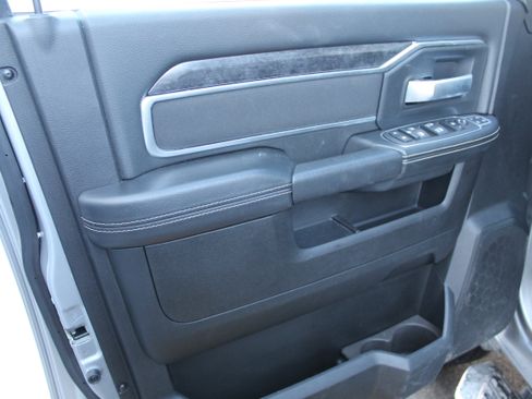 Used 2024 RAM 2500 Big Horn w/ Sport Appearance Package image 22