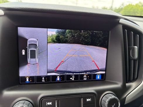 Used 2023 GMC Terrain SLT w/ Infotainment Package II FWD image 33