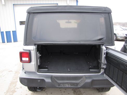 Used 2018 Jeep Wrangler Unlimited Sport S image 6