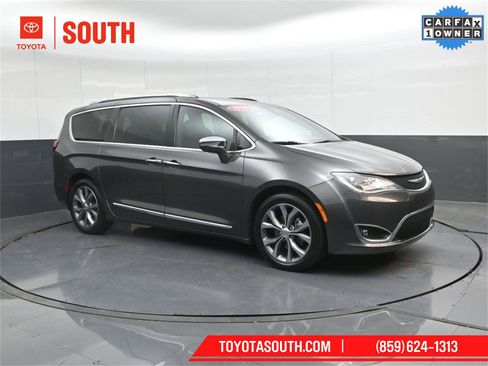 Used 2020 Chrysler Pacifica Limited image 4