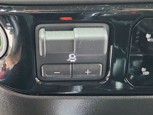 Used 2022 Chevrolet Silverado 1500 RST w/ Convenience Package II AWD/4WD image 34