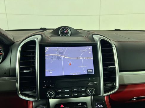 Certified 2018 Porsche Cayenne GTS image 34