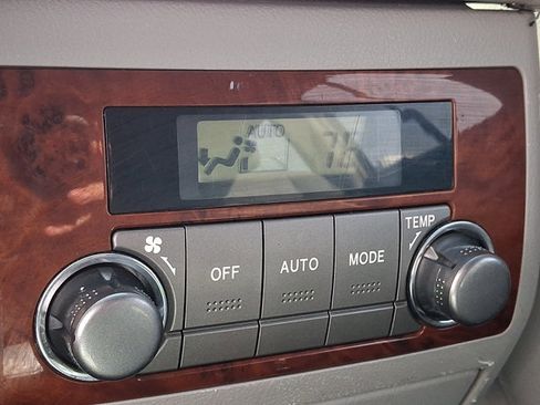 Used 2012 Toyota Highlander Limited w/ Tow Pkg image 12