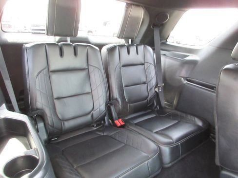 Used 2018 Ford Explorer Platinum AWD/4WD image 27