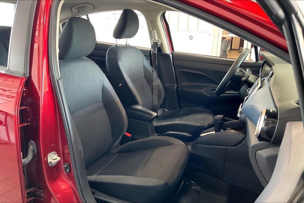 Used 2025 Nissan Versa SV FWD image 20