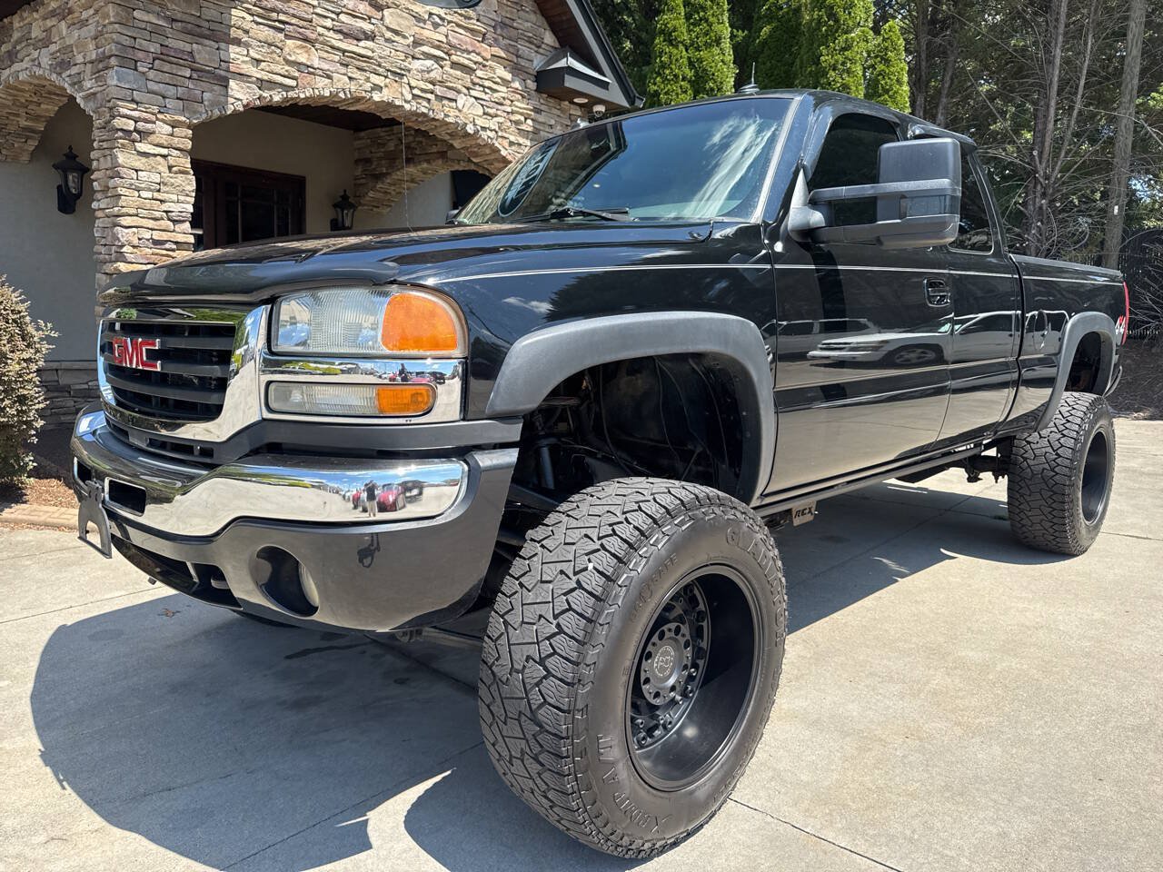 Used 2003 GMC Sierra 2500 SLT w/ SLT Preferred Equipment Group AWD/4WD image 2