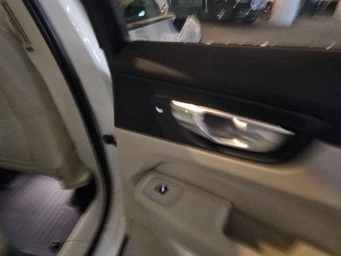 Certified 2023 Volvo XC60 B5 Ultimate image 7