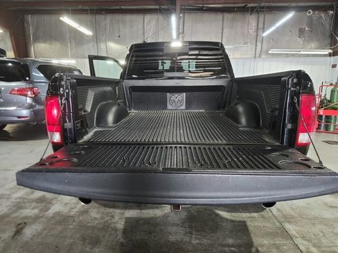 Used 2019 RAM 1500 Classic SLT w/ SLT Plus D←cor Group AWD/4WD image 18