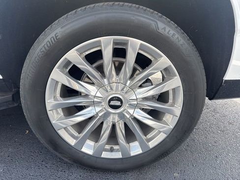 Used 2023 Cadillac Escalade Premium Luxury image 8