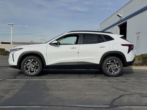 New 2026 Chevrolet Trax LT w/ Driver Confidence Package image 4