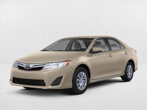 Used 2012 Toyota Camry L image 1