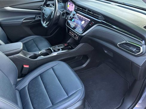 Used 2022 Chevrolet Bolt EUV LT w/ Convenience Package image 19