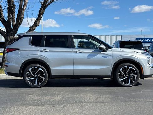 New 2025 Mitsubishi Outlander SE AWD/4WD image 3