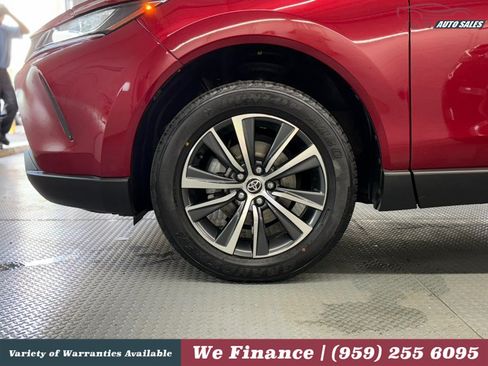 Used 2021 Toyota Venza LE w/ Carpet Mat Package (TMS) AWD/4WD image 13
