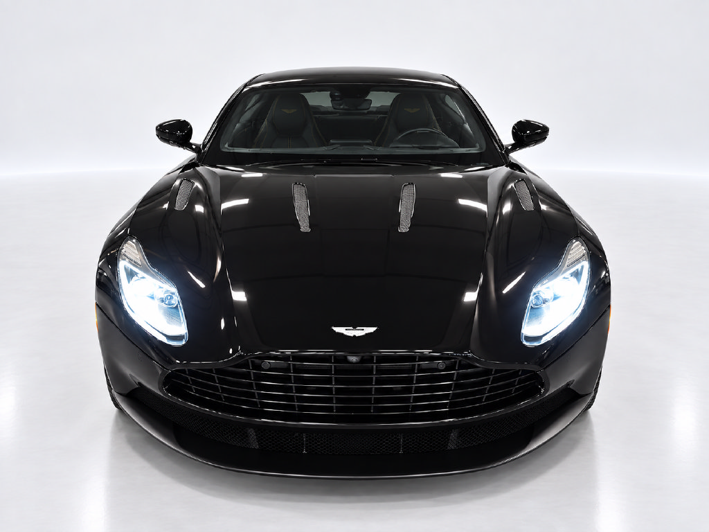 Used 2018 Aston Martin DB11 V12 RWD image 2