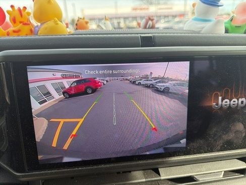 Used 2024 Jeep Wrangler Sahara image 17