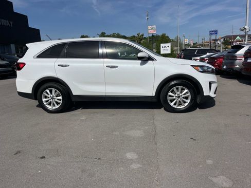 Used 2020 Kia Sorento LX FWD image 2