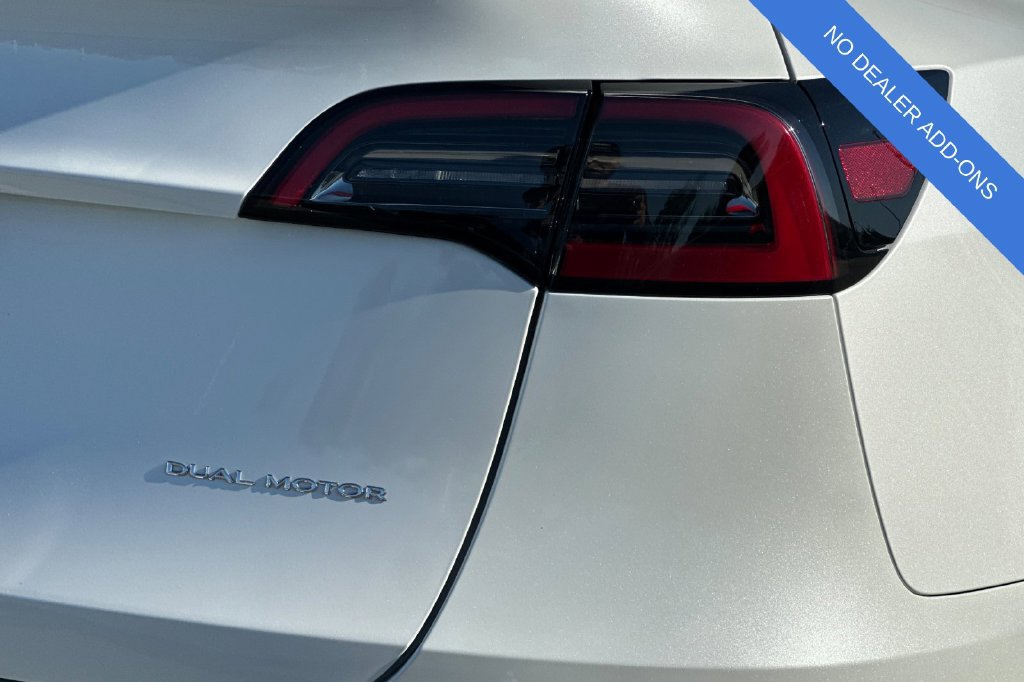 Used 2024 Tesla Model Y Long Range AWD/4WD image 29