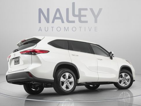 Used 2021 Toyota Highlander L FWD image 5