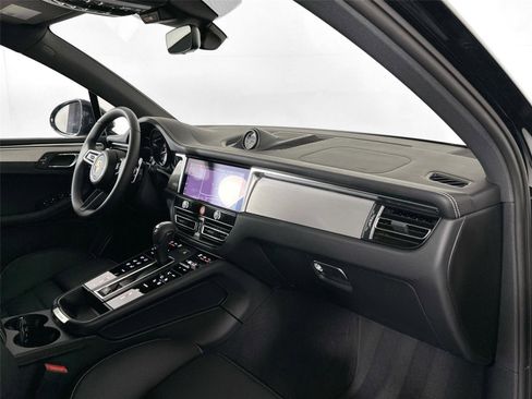 Certified 2025 Porsche Macan S AWD/4WD image 30