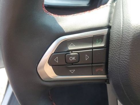 Used 2023 Jeep Compass Trailhawk w/ Trailhawk Convenience Group AWD/4WD image 9