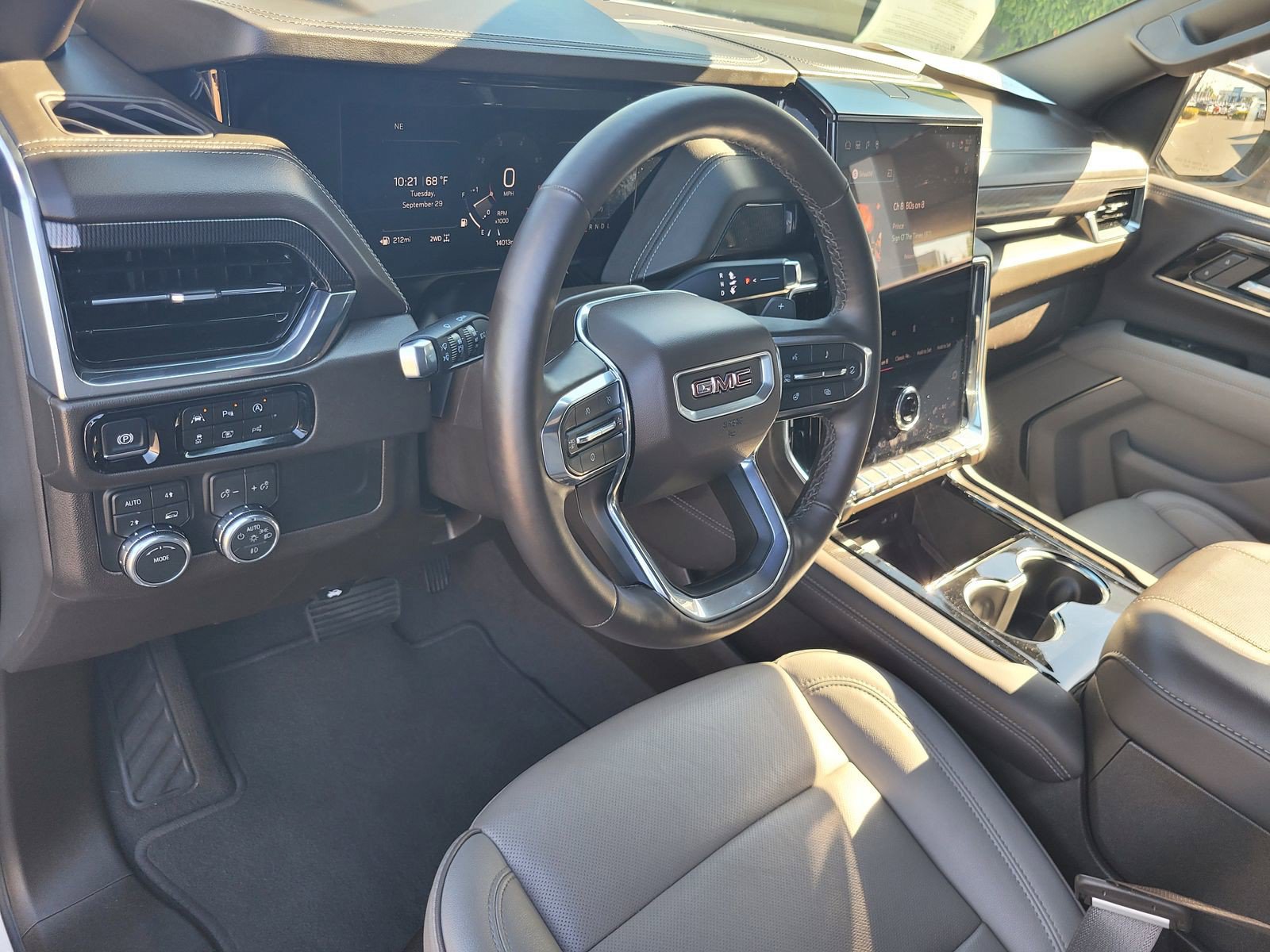 Used 2026 GMC Yukon XL Elevation AWD/4WD image 8