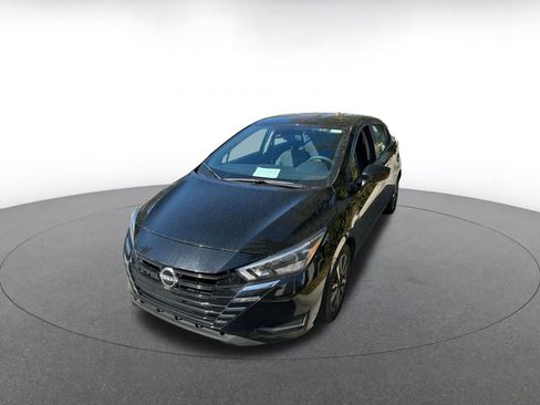 Used 2025 Nissan Versa SV image 9