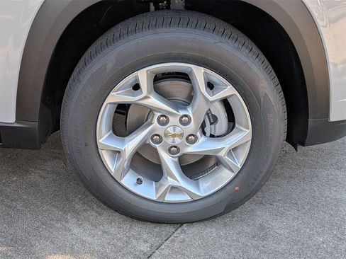 New 2026 Chevrolet Trax LS w/ LS Convenience Package FWD image 7