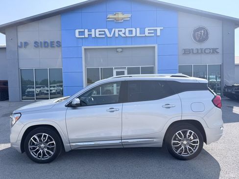 Used 2022 GMC Terrain Denali w/ LPO, Floor Liner Package AWD/4WD image 4