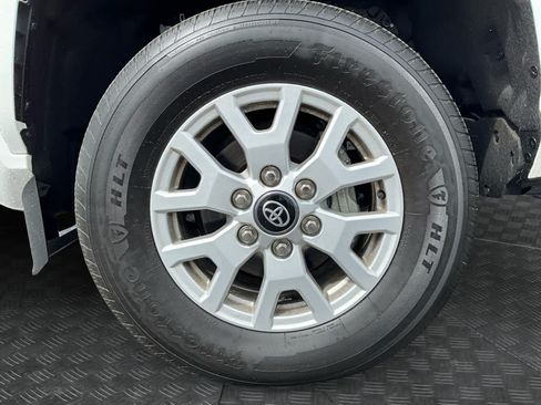 Used 2024 Toyota Tacoma SR5 AWD/4WD image 10