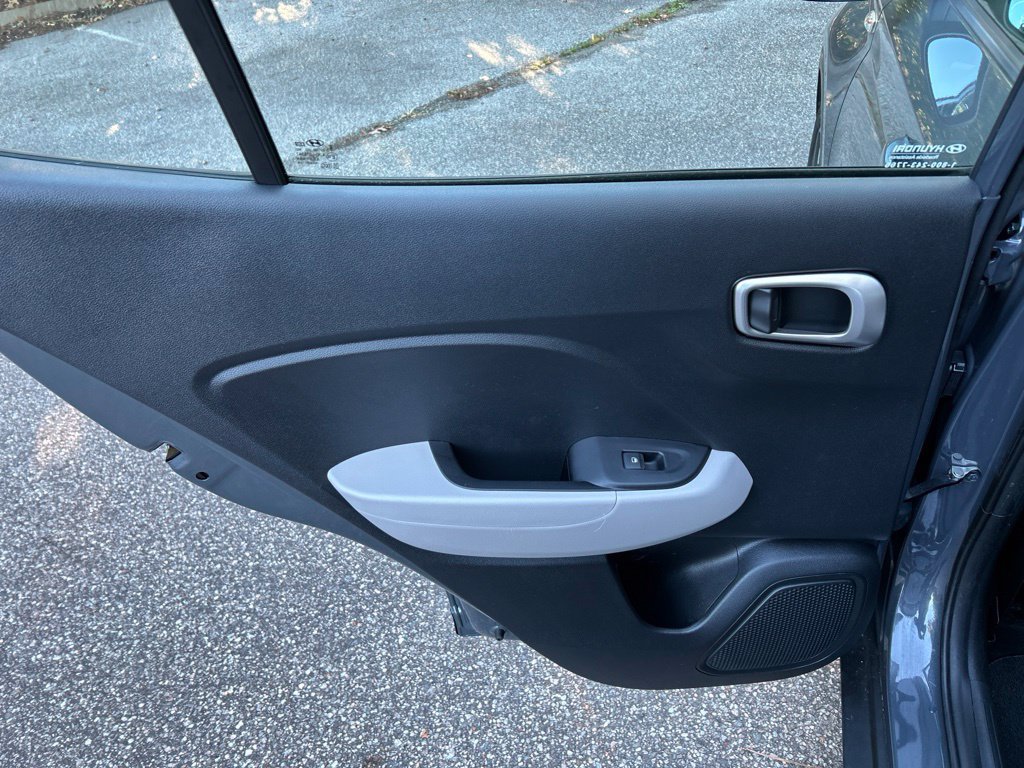 Used 2024 Hyundai Venue SEL FWD image 26