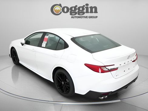 Used 2026 Toyota Camry SE w/ Multimedia Upgrade Package FWD image 5