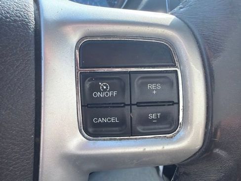 Used 2015 Chrysler Town & Country Touring FWD image 35
