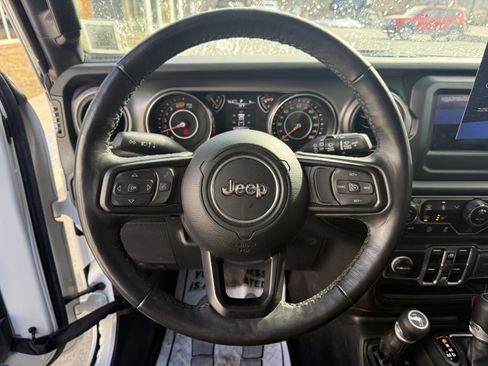 Used 2023 Jeep Wrangler Unlimited Sport AWD/4WD image 12