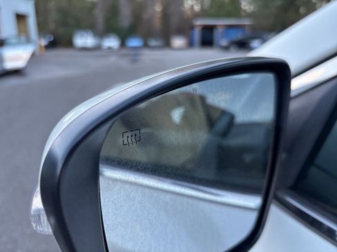 Used 2020 Nissan Rogue SV w/ Premium Package image 28