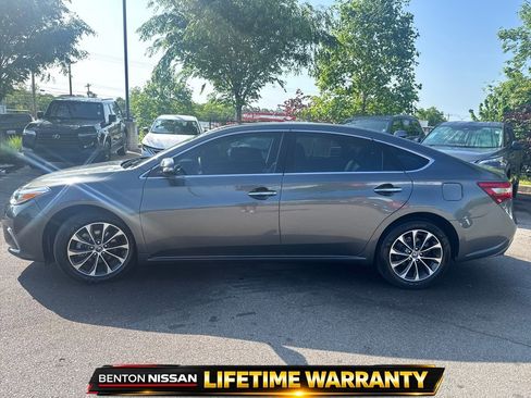 Used 2017 Toyota Avalon XLE Premium image 5