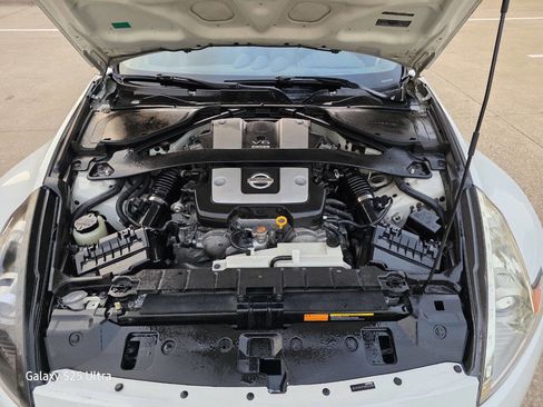 Used 2011 Nissan 370Z Touring image 25