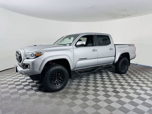 Used 2022 Toyota Tacoma TRD Off-Road AWD/4WD image 4