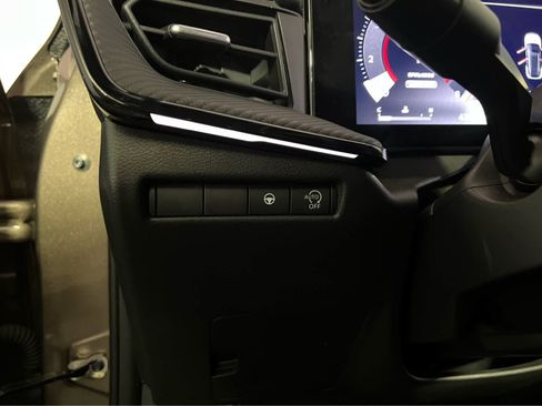 Used 2025 Nissan Kicks SR image 17