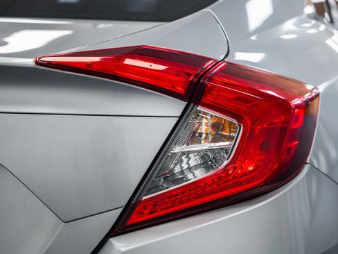 Used 2018 Honda Civic EX image 6