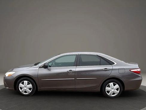 Used 2015 Toyota Camry LE image 8